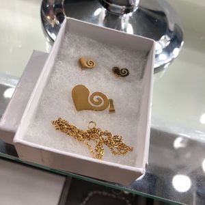 Gold heart necklace with earrings